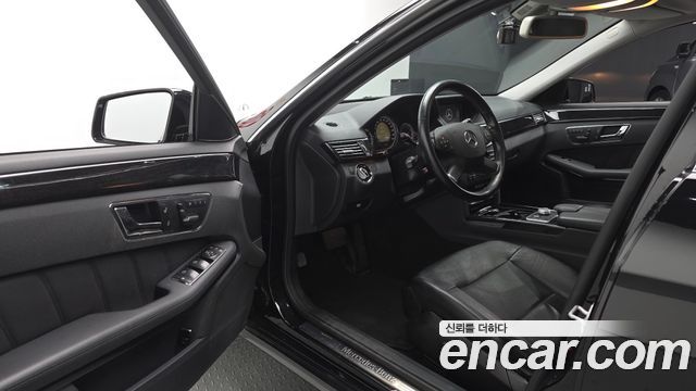Mercedes-Benz E-Class 2010 — photo 13