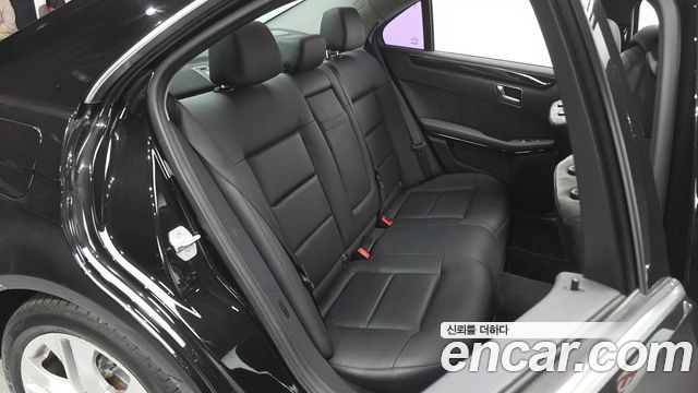 Mercedes-Benz E-Class 2010 — photo 18