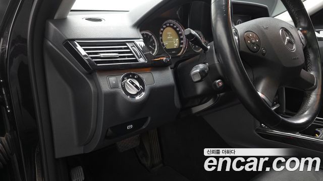 Mercedes-Benz E-Class 2010 — photo 19