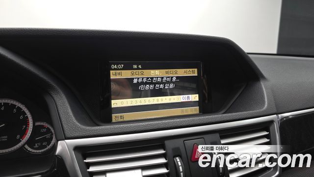 Mercedes-Benz E-Class 2010 — photo 21