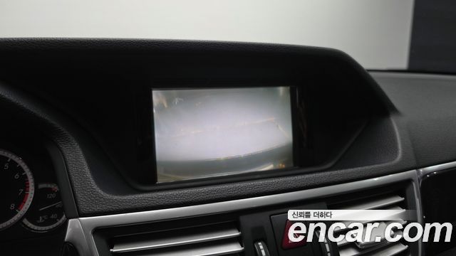 Mercedes-Benz E-Class 2010 — photo 22