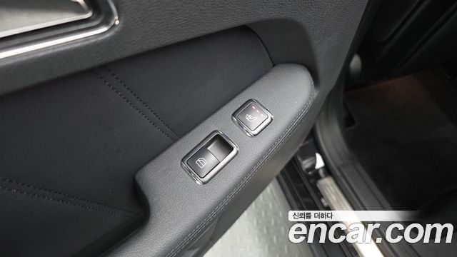 Mercedes-Benz E-Class 2010 — photo 25