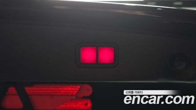 Mercedes-Benz E-Class 2010 — photo 26