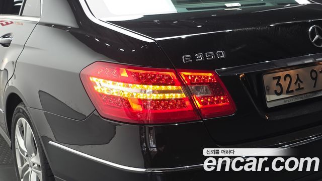 Mercedes-Benz E-Class 2010 — photo 9