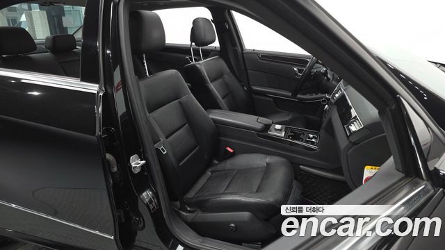 Mercedes-Benz E-Class 2010 — photo 16