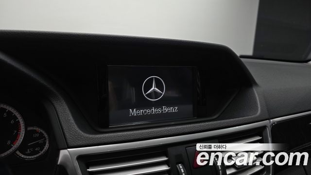 Mercedes-Benz E-Class 2010 — photo 34