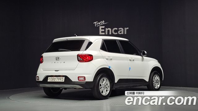 Hyundai Venue 2023 — photo 2
