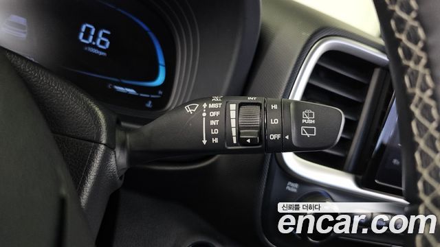 Hyundai Venue 2023 — photo 18