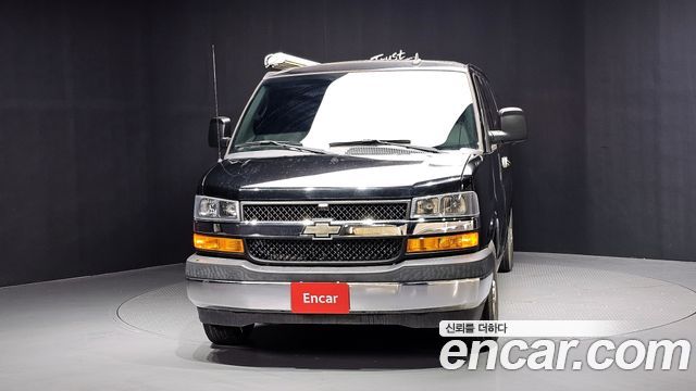 Chevrolet Express Van 2018 — photo 3