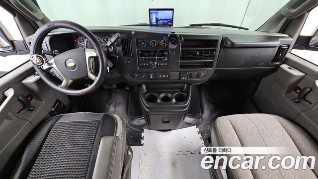 Chevrolet Express Van 2018 — photo 7