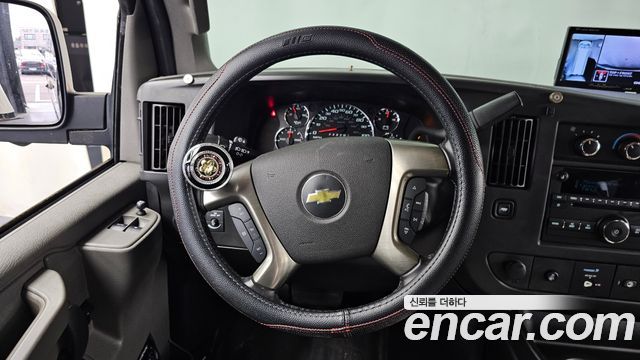 Chevrolet Express Van 2018 — photo 13
