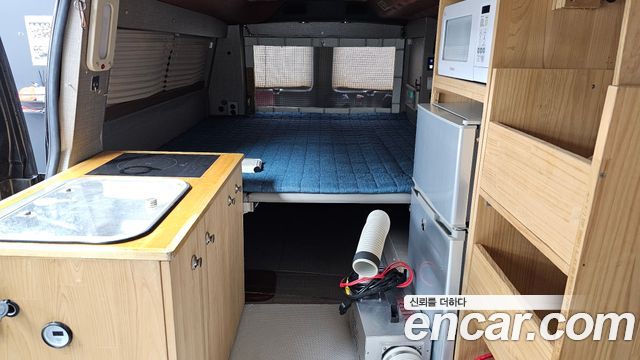 Chevrolet Express Van 2018 — photo 19