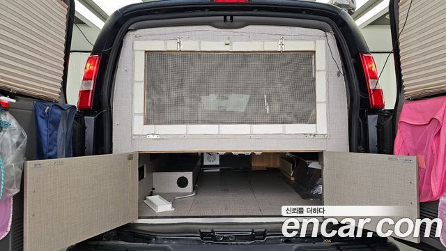 Chevrolet Express Van 2018 — photo 20