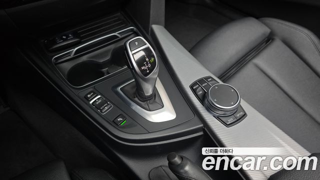 BMW 3-Series 2018 — photo 12