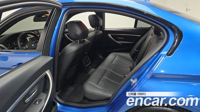 BMW 3-Series 2018 — photo 17