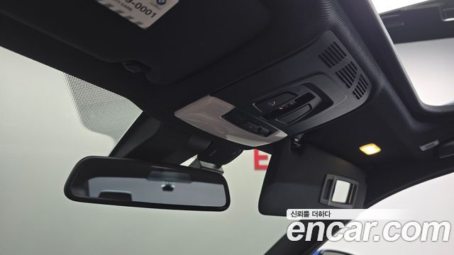 BMW 3-Series 2018 — photo 23