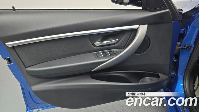 BMW 3-Series 2018 — photo 14
