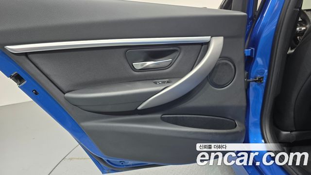 BMW 3-Series 2018 — photo 15