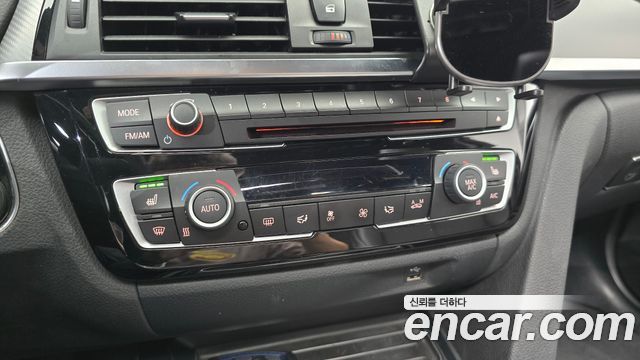 BMW 3-Series 2018 — photo 29