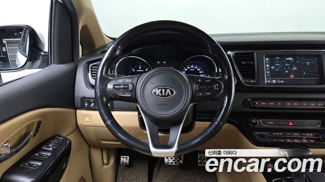 Kia Canival 2018 — photo 13