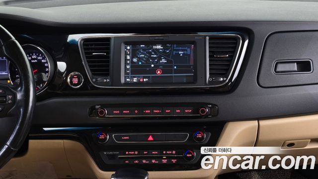 Kia Canival 2018 — photo 16