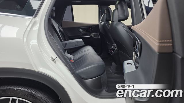 Mercedes-Benz EQE 2023 — photo 17