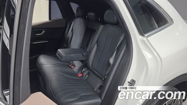 Mercedes-Benz EQE 2023 — photo 18