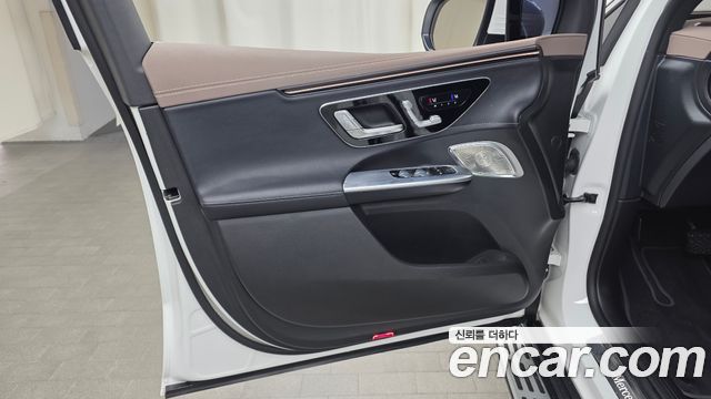Mercedes-Benz EQE 2023 — photo 14
