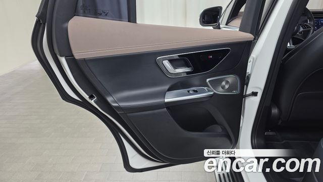 Mercedes-Benz EQE 2023 — photo 15