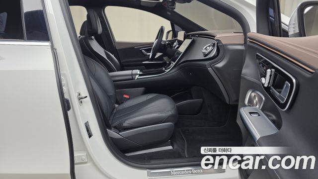 Mercedes-Benz EQE 2023 — photo 16