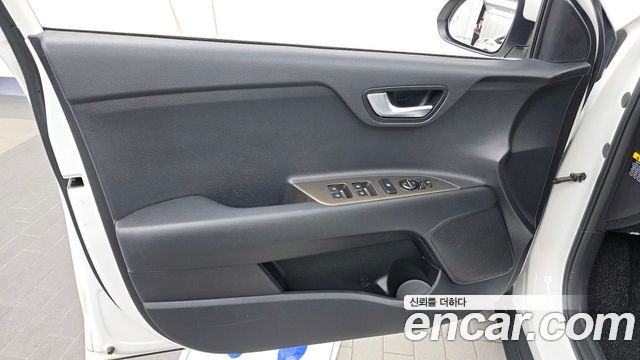 Kia Stonic 2018 — photo 14