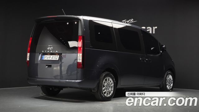 Hyundai Staria 2023 — photo 2