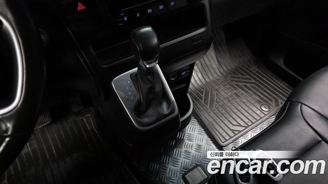 Hyundai Staria 2023 — photo 9