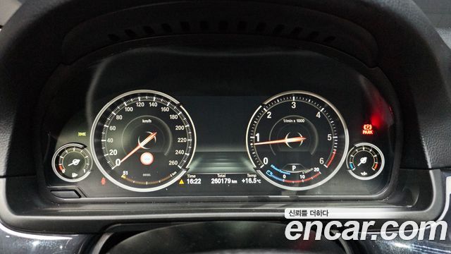 BMW 5-Series 2016 — photo 8