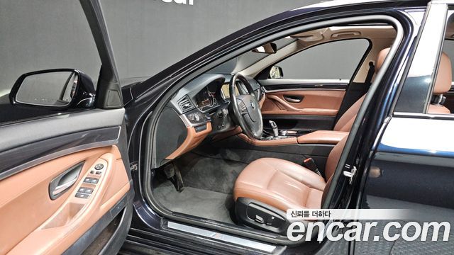 BMW 5-Series 2016 — photo 10