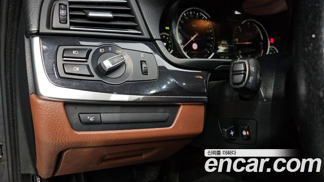 BMW 5-Series 2016 — photo 15