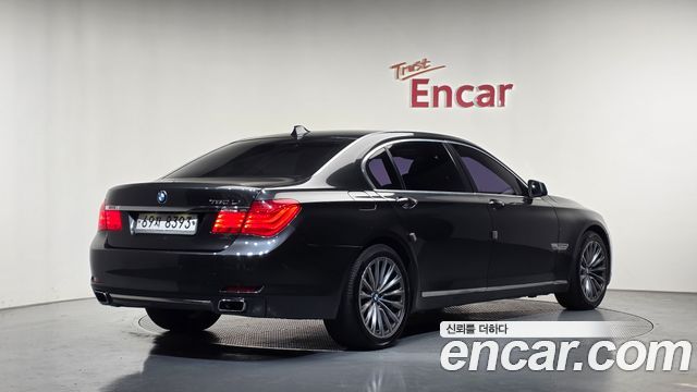 BMW 7-Series 2011 — photo 2