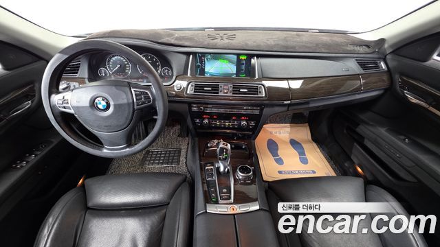 BMW 7-Series 2011 — photo 10