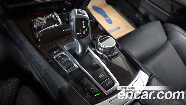 BMW 7-Series 2011 — photo 12