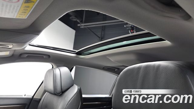 BMW 7-Series 2011 — photo 22
