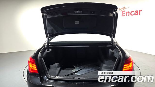 BMW 7-Series 2011 — photo 24