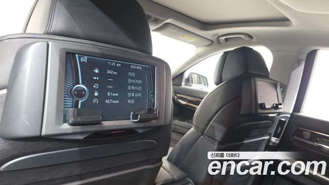 BMW 7-Series 2011 — photo 25