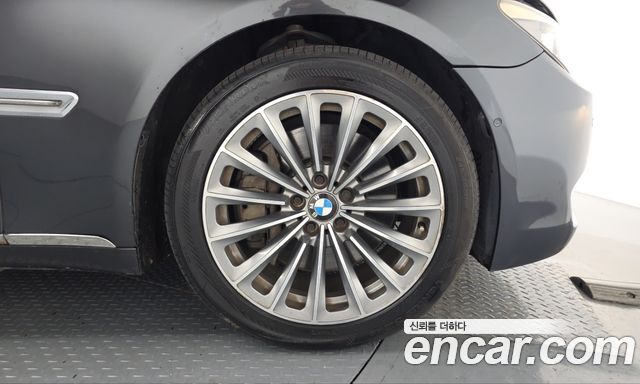 BMW 7-Series 2011 — photo 7