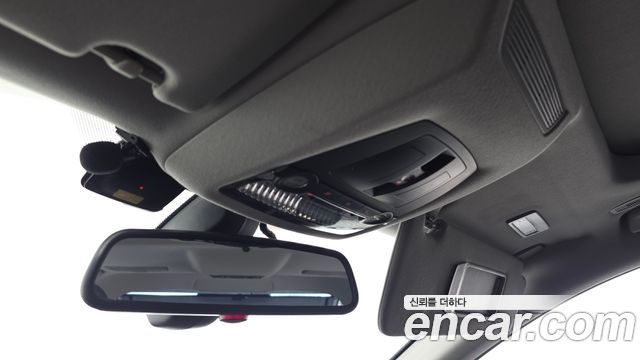 BMW 7-Series 2011 — photo 27
