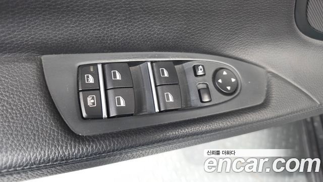 BMW 7-Series 2011 — photo 30