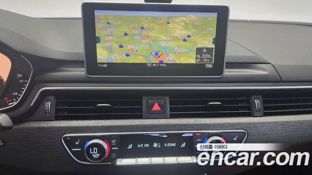 Audi A4 2019 — photo 9