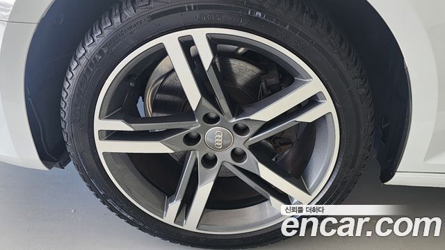 Audi A4 2019 — photo 19