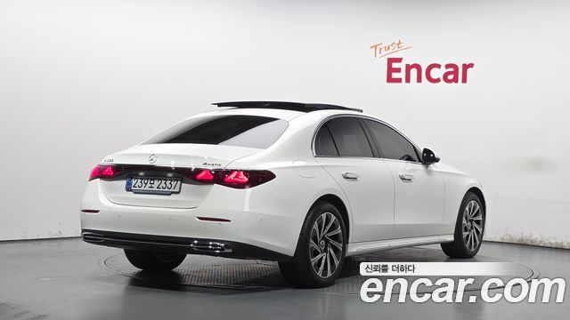 Mercedes-Benz E-Class 2025 — photo 2