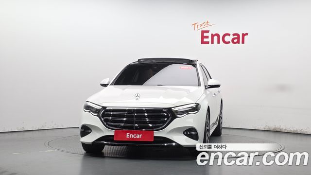 Mercedes-Benz E-Class 2025 — photo 3