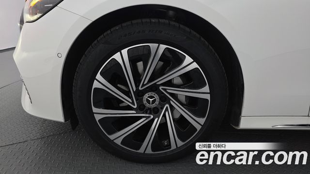 Mercedes-Benz E-Class 2025 — photo 5